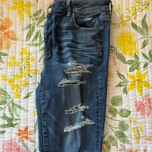 Skinny jeans with thigh rips